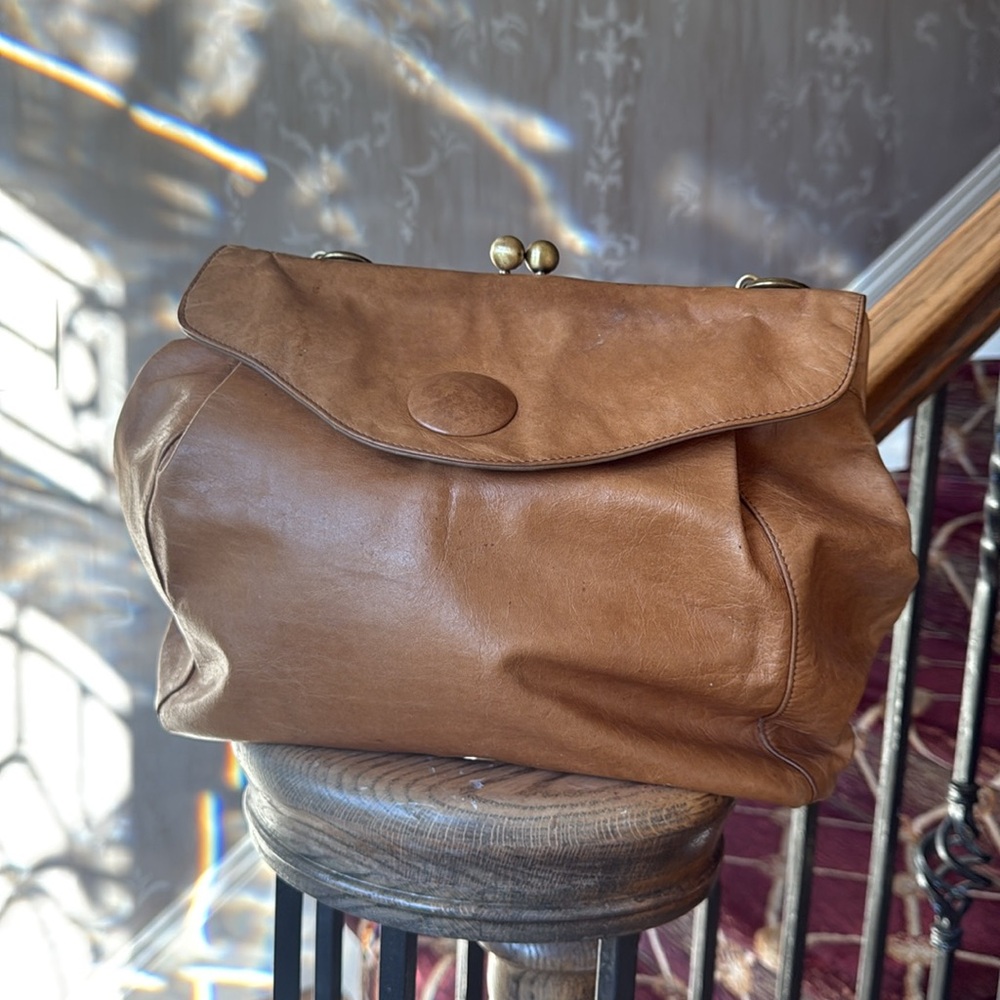 HOBO vintage international leather kiss, lock bag preowned very good condition - Picture 12 of 15